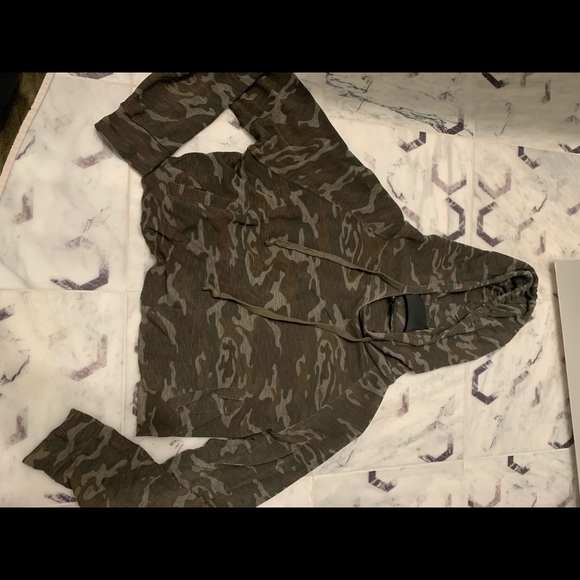 camo cropped sweater - Picture 1 of 2